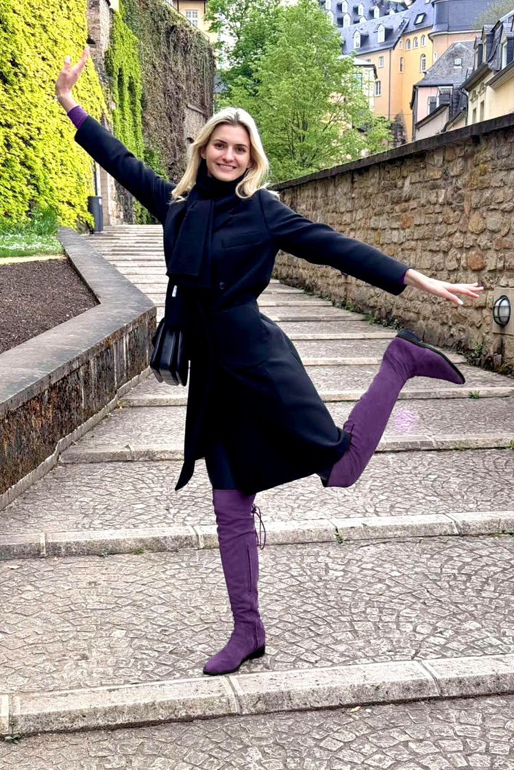 Amethyst purple women's leather thigh-high boots. Round toe. Flat leather soles. Made to measure. Worn view - Florence KOOIJMAN